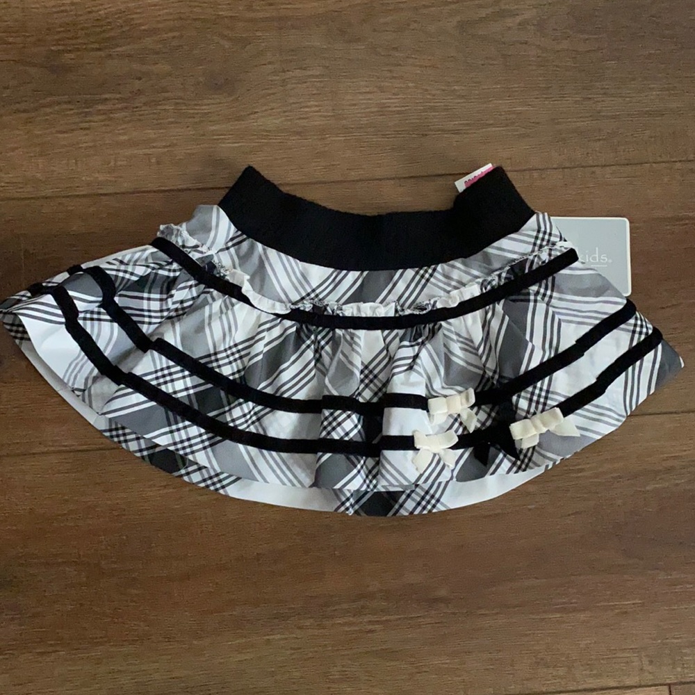 Koala kids girls black and white holiday skirt. Size 12 months. NWT